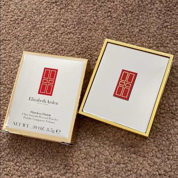 Elizabeth Arden Ultra Smooth Pressed Powder - Picture 3 of 8